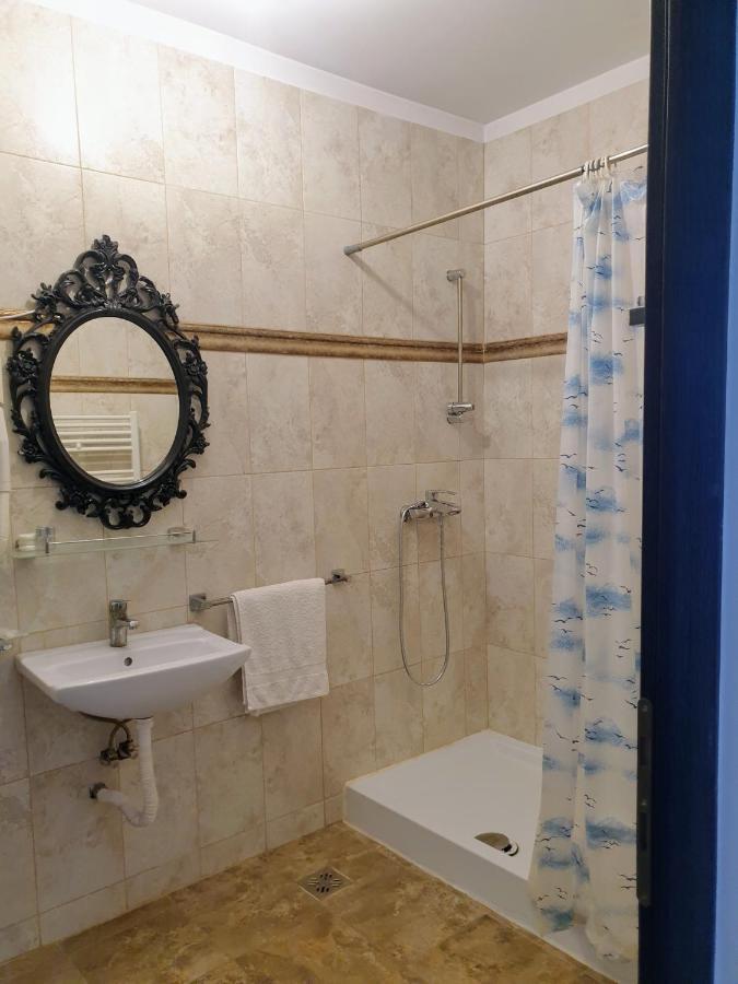 Hotel Queen บูคาเรสต์ ภายนอก รูปภาพ