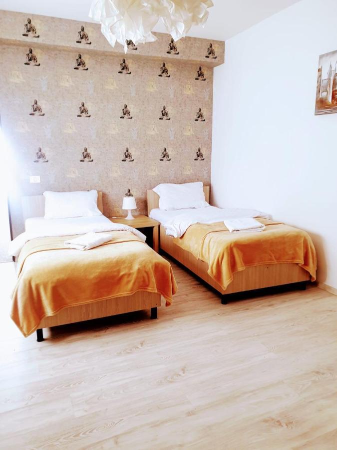 Hotel Queen บูคาเรสต์ ภายนอก รูปภาพ